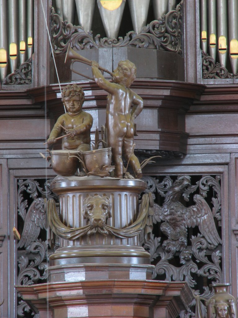 Der Aa-kerk Groningen Rugpositief middentoren putti met instrumenten