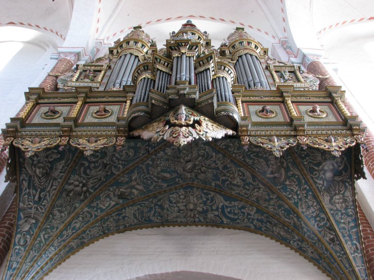 Orgel vanuit de kerk